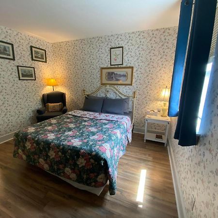 Greystone Manor Bed & Breakfast Bird-in-Hand Екстериор снимка