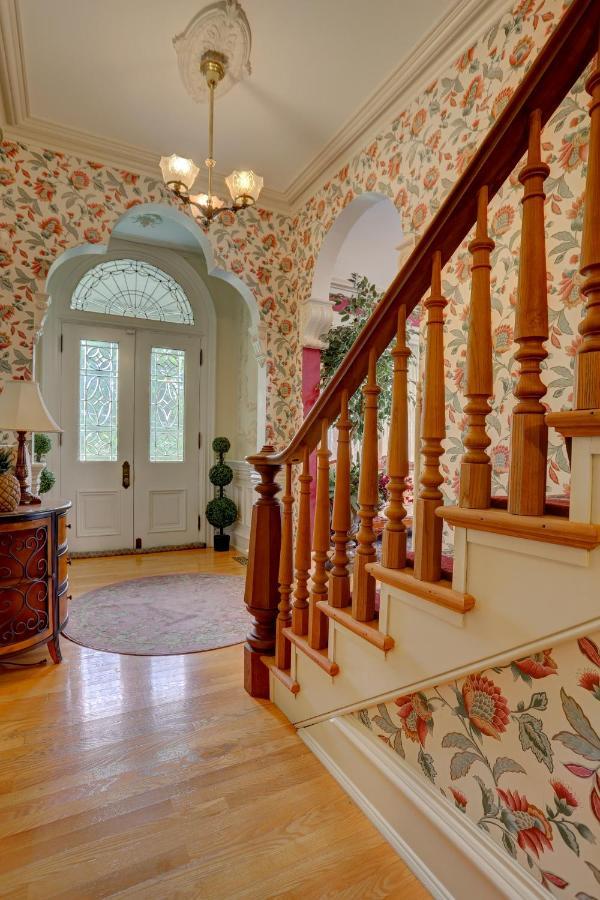 Greystone Manor Bed & Breakfast Bird-in-Hand Екстериор снимка