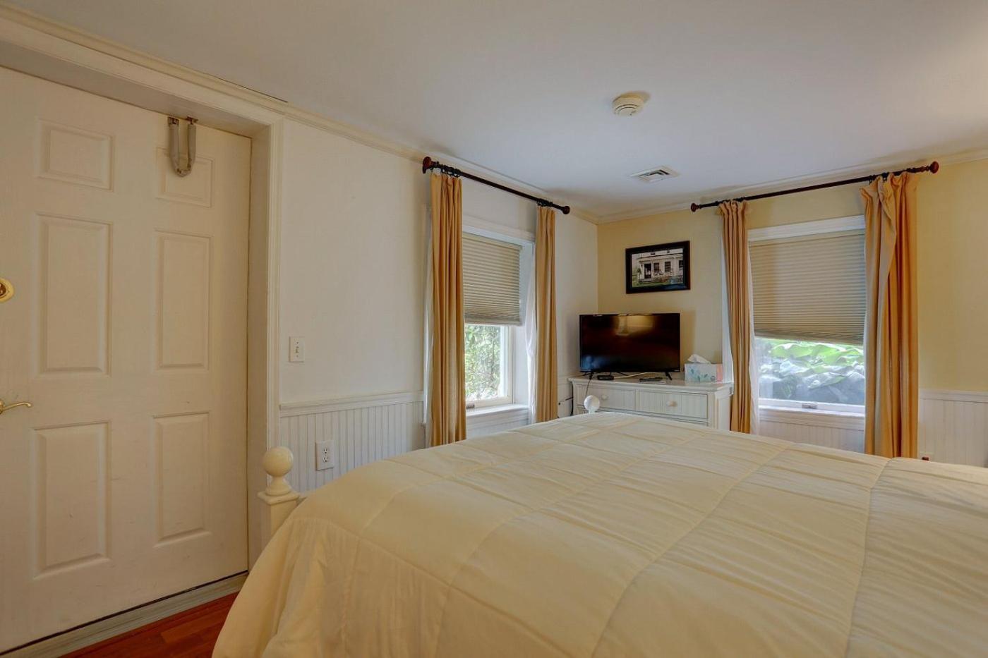 Greystone Manor Bed & Breakfast Bird-in-Hand Екстериор снимка