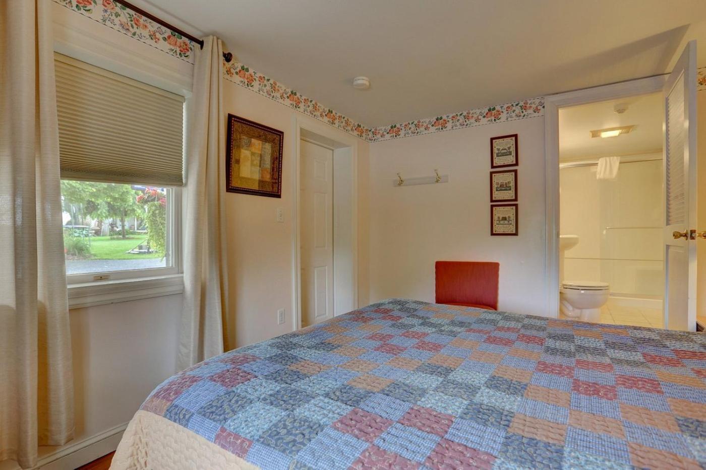 Greystone Manor Bed & Breakfast Bird-in-Hand Екстериор снимка