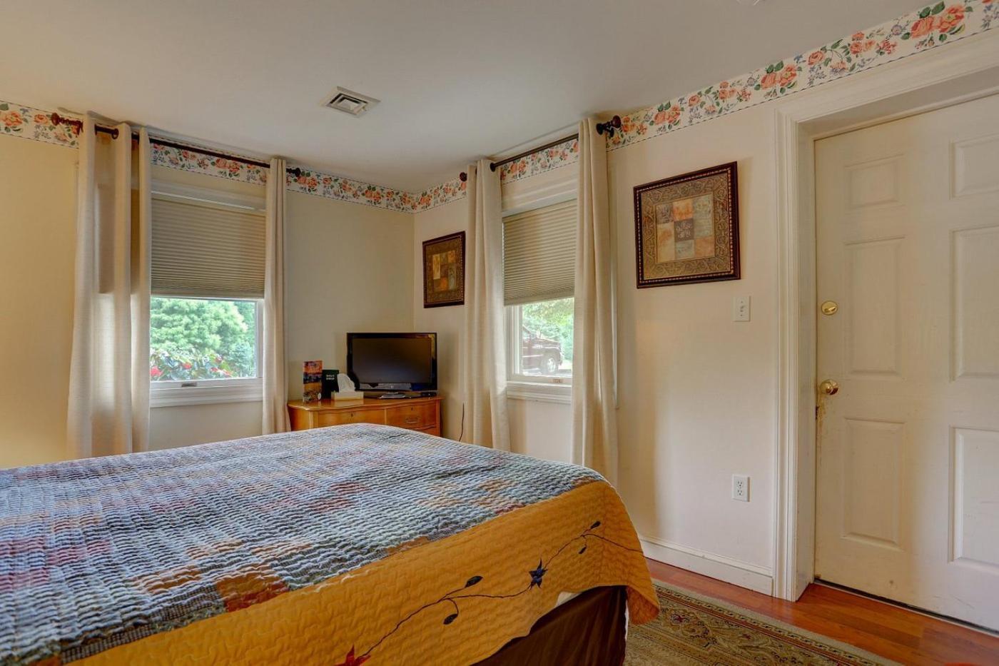 Greystone Manor Bed & Breakfast Bird-in-Hand Екстериор снимка