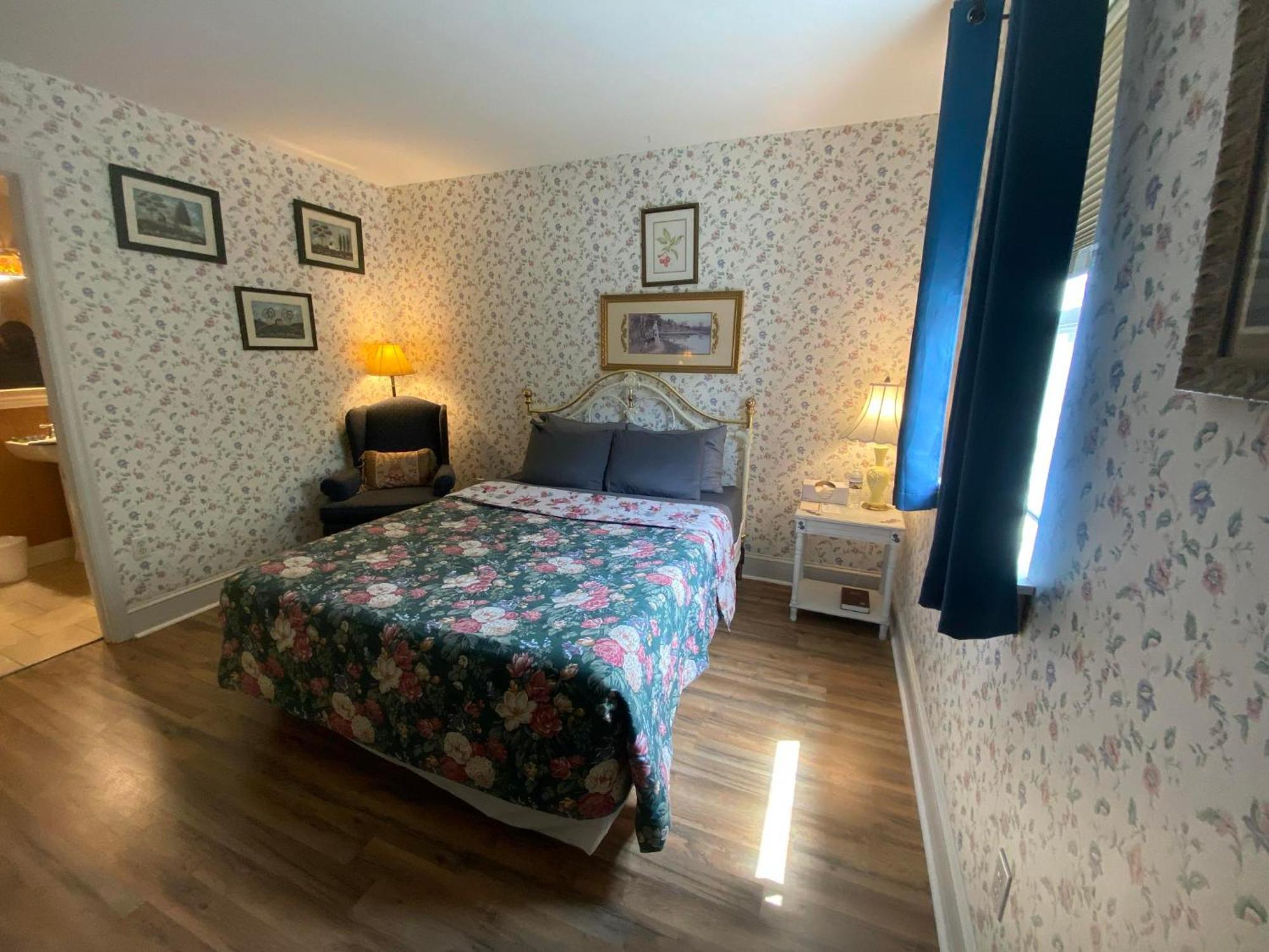 Greystone Manor Bed & Breakfast Bird-in-Hand Екстериор снимка