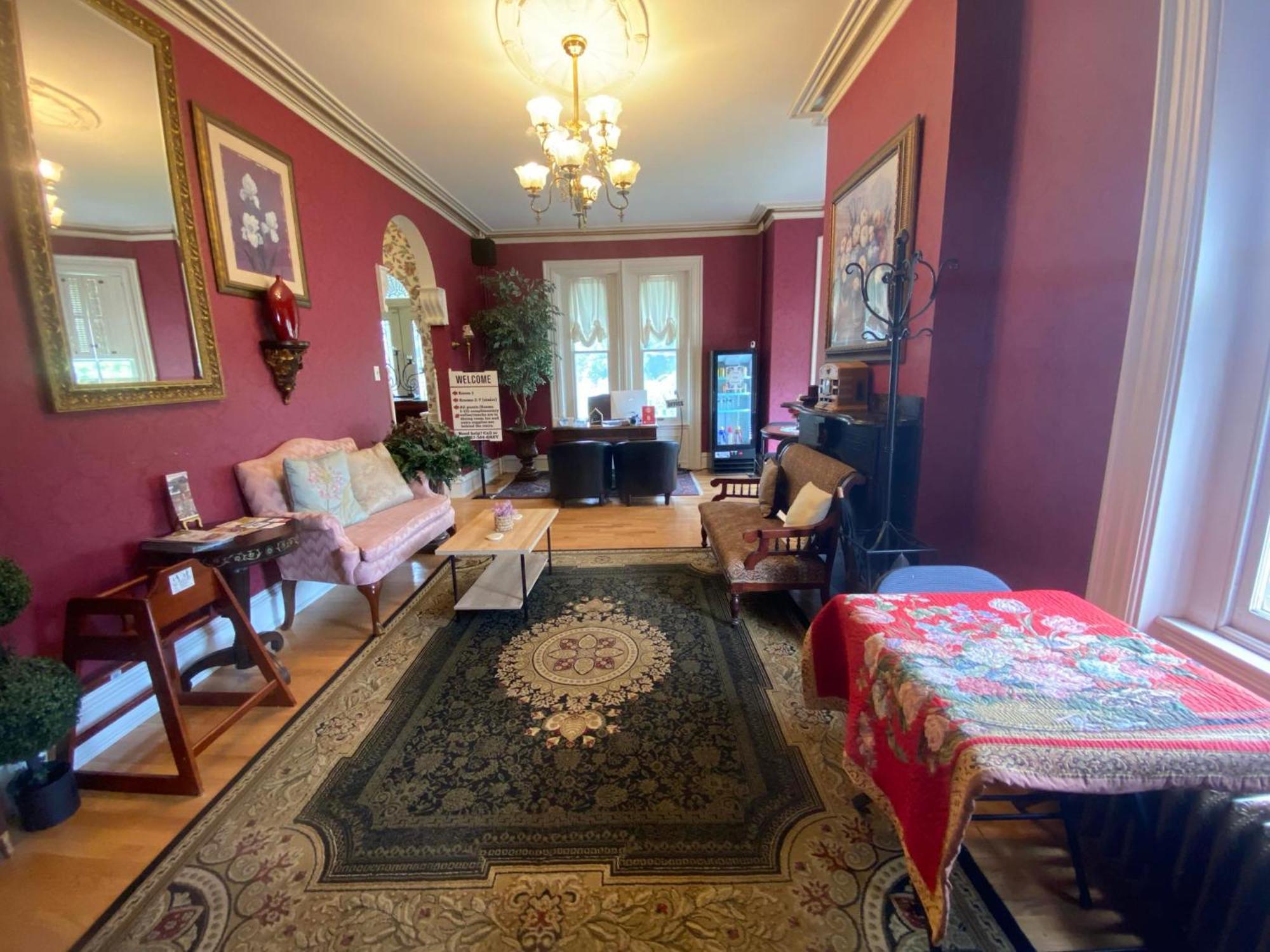 Greystone Manor Bed & Breakfast Bird-in-Hand Екстериор снимка