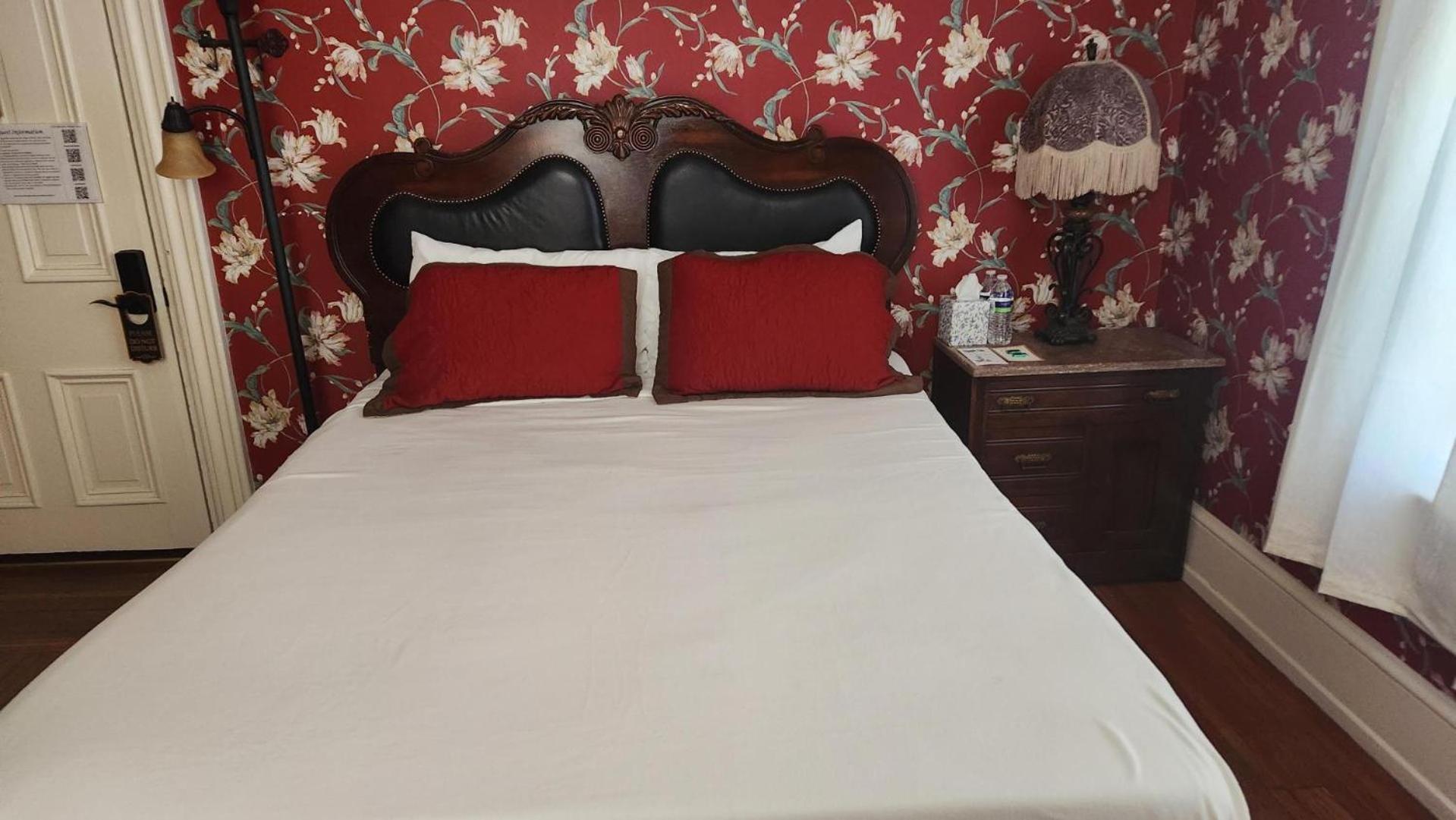 Greystone Manor Bed & Breakfast Bird-in-Hand Екстериор снимка