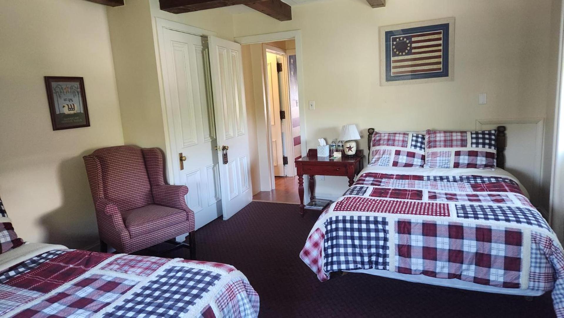 Greystone Manor Bed & Breakfast Bird-in-Hand Екстериор снимка