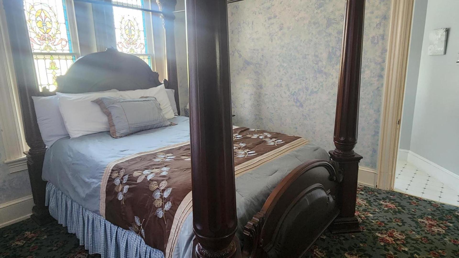 Greystone Manor Bed & Breakfast Bird-in-Hand Екстериор снимка