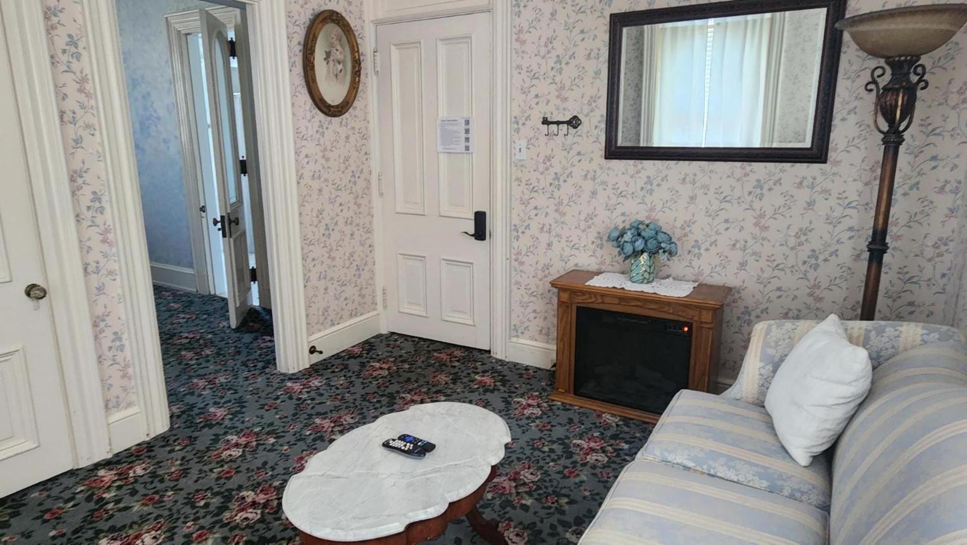 Greystone Manor Bed & Breakfast Bird-in-Hand Екстериор снимка