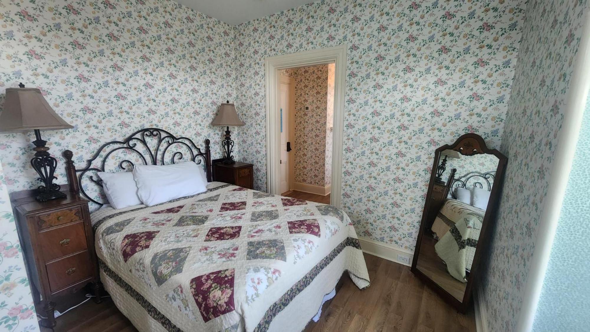 Greystone Manor Bed & Breakfast Bird-in-Hand Екстериор снимка