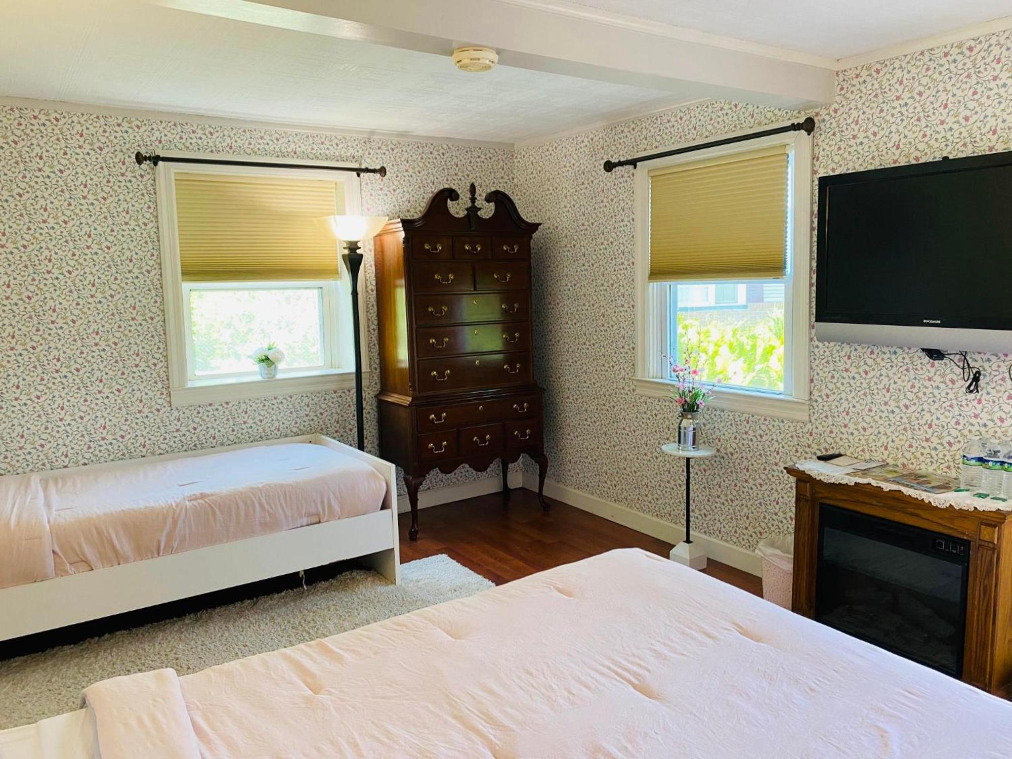 Greystone Manor Bed & Breakfast Bird-in-Hand Екстериор снимка