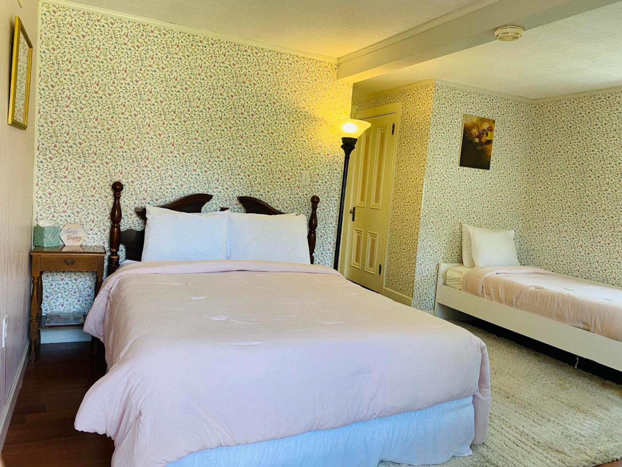 Greystone Manor Bed & Breakfast Bird-in-Hand Екстериор снимка