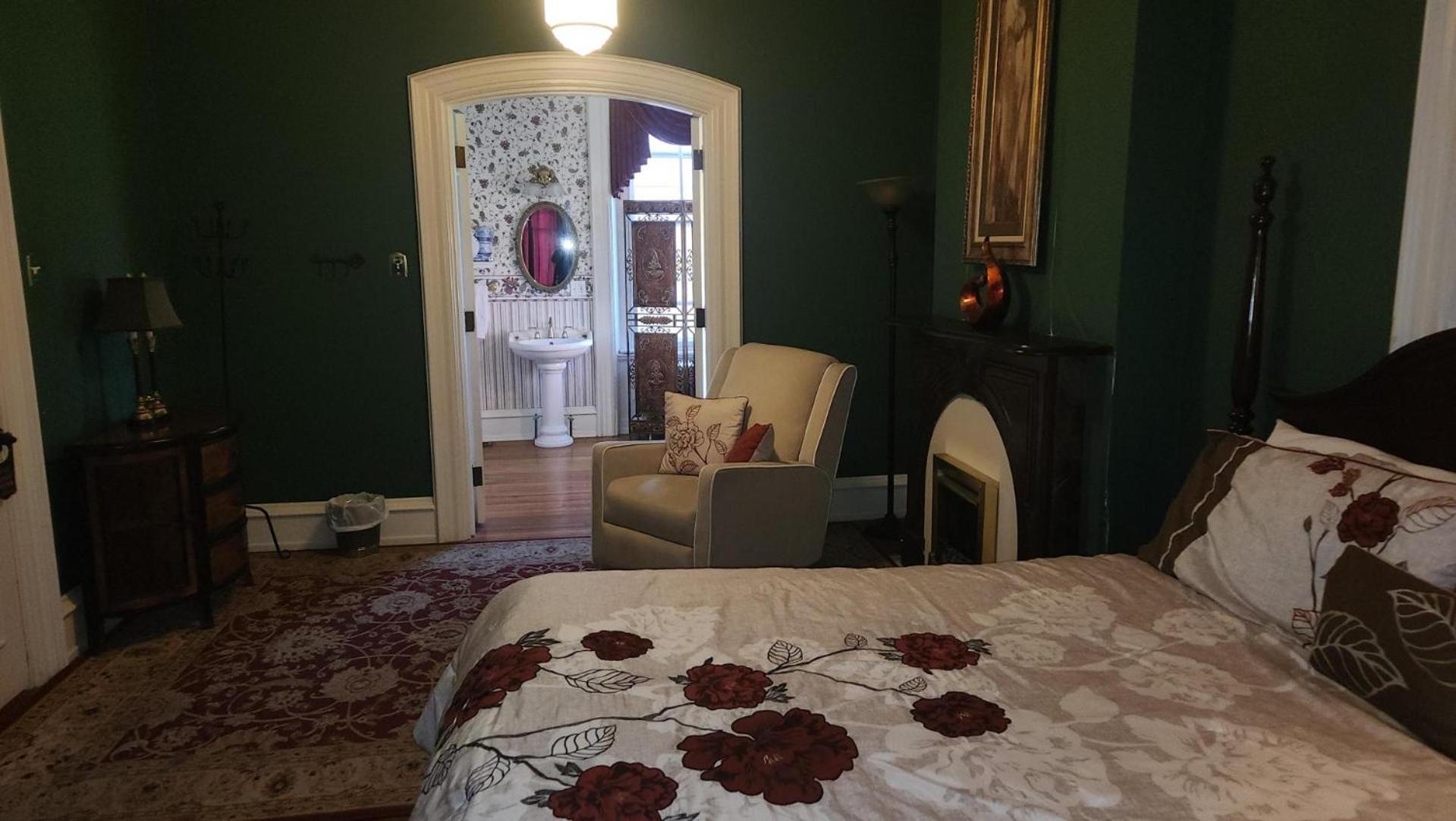 Greystone Manor Bed & Breakfast Bird-in-Hand Екстериор снимка