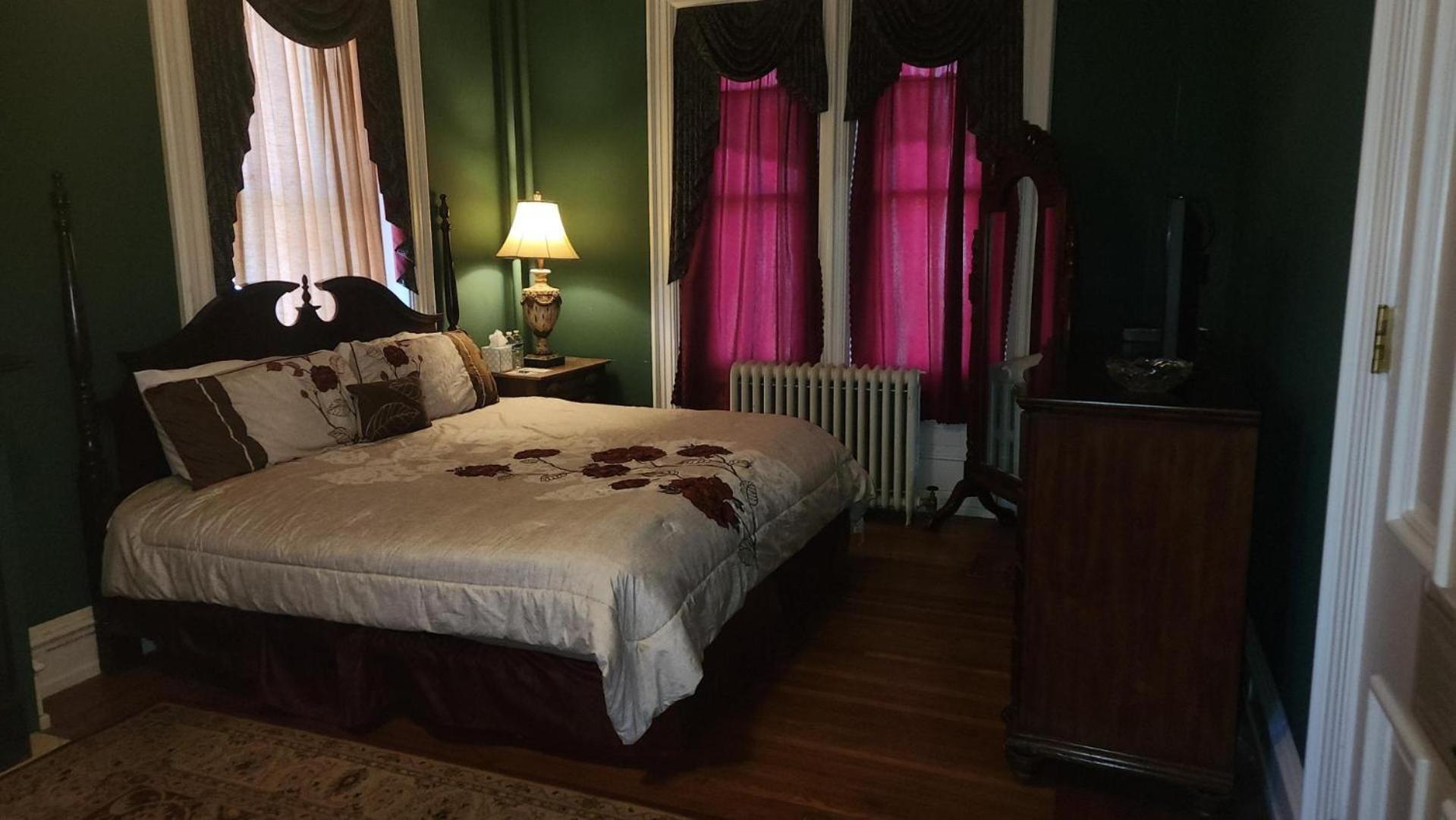 Greystone Manor Bed & Breakfast Bird-in-Hand Екстериор снимка