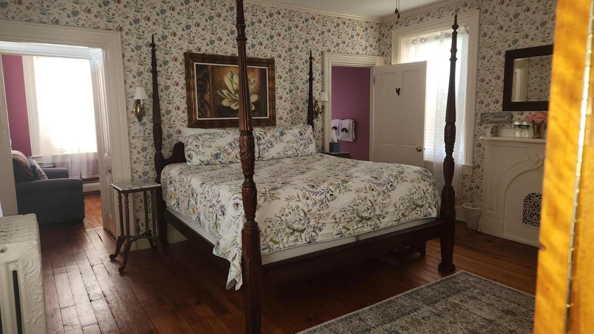 Greystone Manor Bed & Breakfast Bird-in-Hand Екстериор снимка