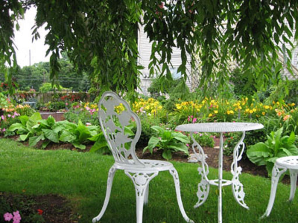 Greystone Manor Bed & Breakfast Bird-in-Hand Екстериор снимка