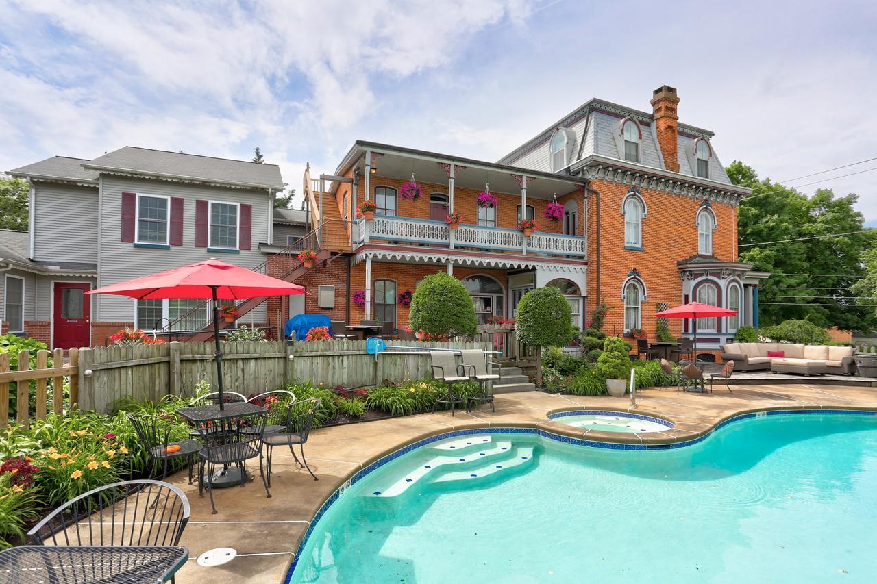 Greystone Manor Bed & Breakfast Bird-in-Hand Екстериор снимка
