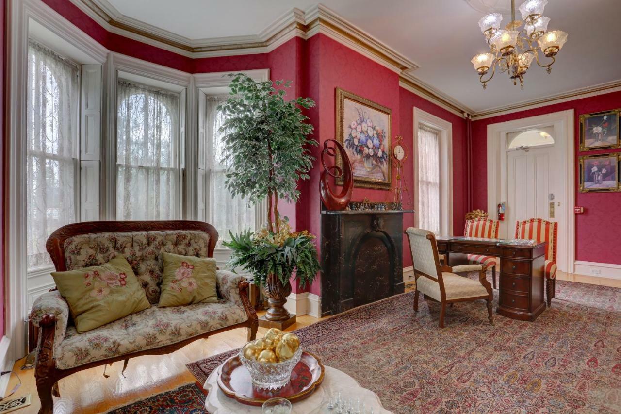 Greystone Manor Bed & Breakfast Bird-in-Hand Екстериор снимка